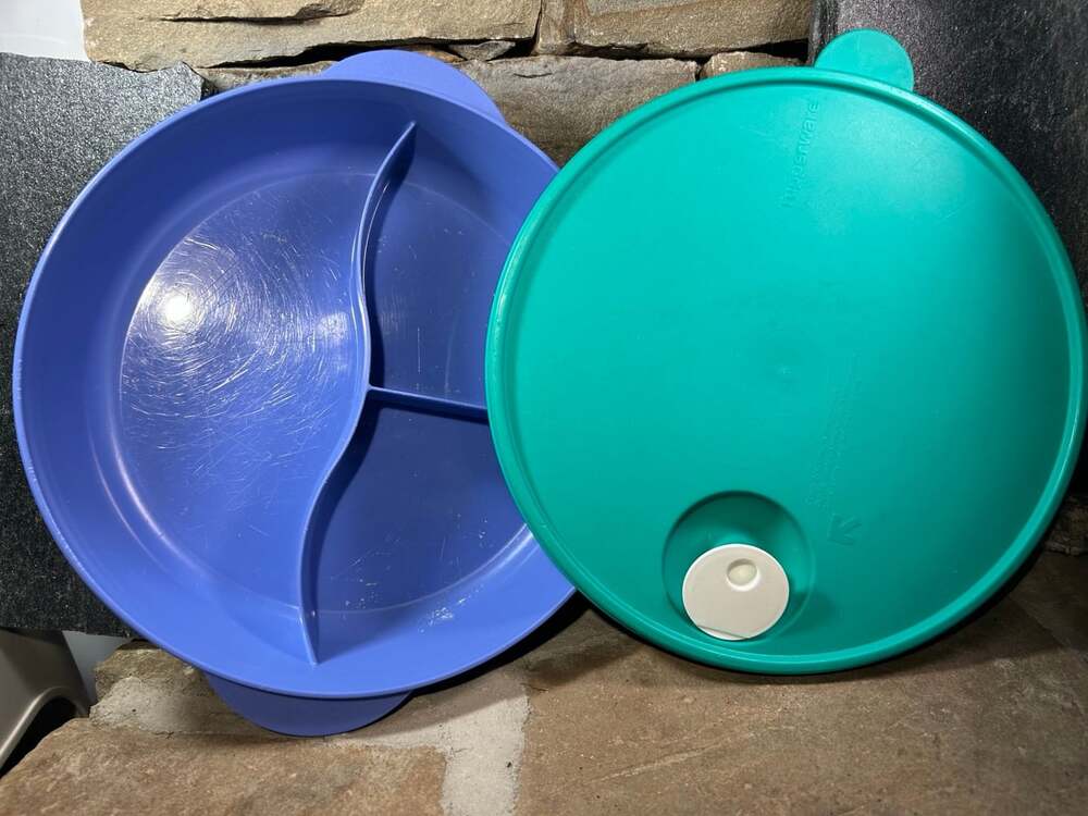 Tupperware Crystal Wave Divided Microwave Dish 10" #3284 Vent Lid Teal/Blue READ